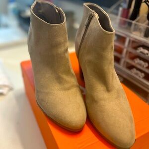 Tan short boot!  Old Navy-fun 🥾